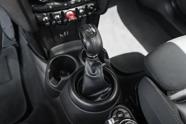 MINI 3 Portas Cooper Auto 40