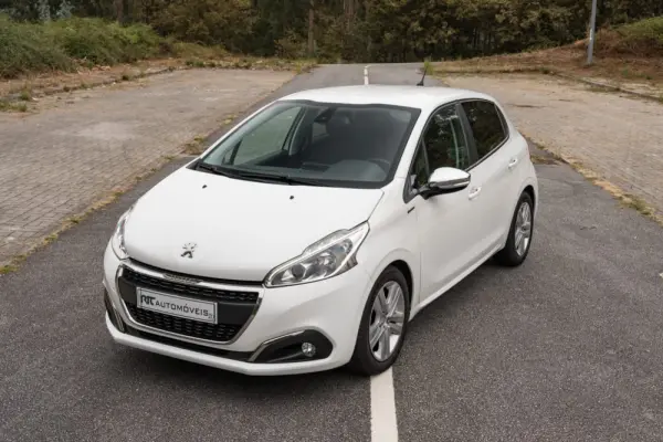 Peugeot 208 1.2 PureTech Signature 4
