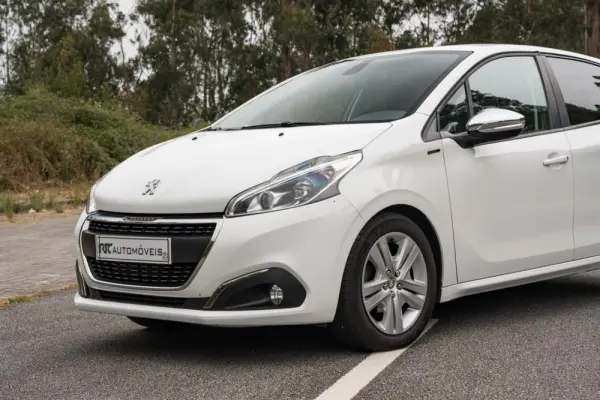 Peugeot 208 1.2 PureTech Signature 5