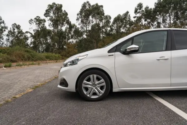 Peugeot 208 1.2 PureTech Signature 10