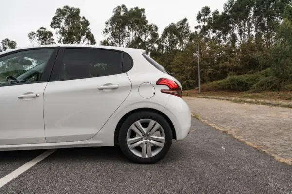 Peugeot 208 1.2 PureTech Signature 11