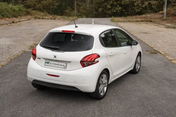 Peugeot 208 1.2 PureTech Signature 15