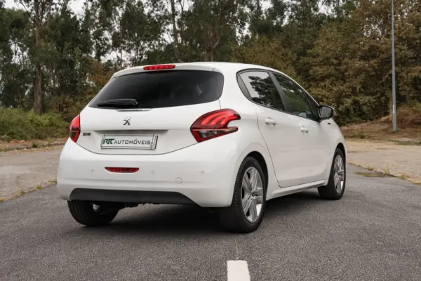 Peugeot 208 1.2 PureTech Signature 16