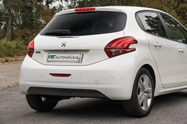 Peugeot 208 1.2 PureTech Signature 17