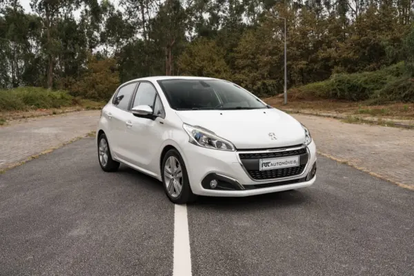 Peugeot 208 1.2 PureTech Signature 23