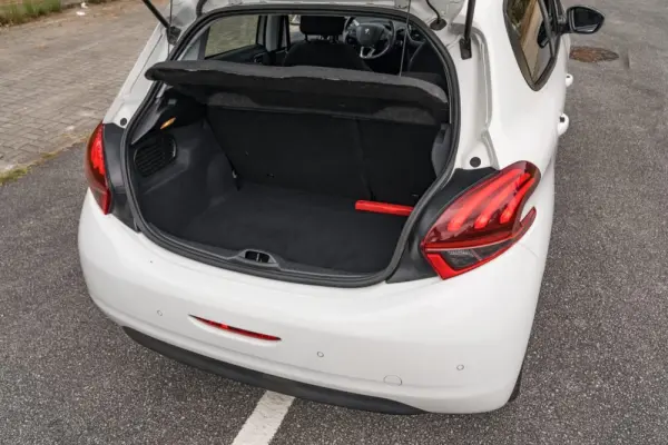 Peugeot 208 1.2 PureTech Signature 24