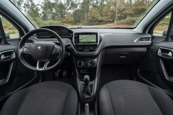 Peugeot 208 1.2 PureTech Signature 28
