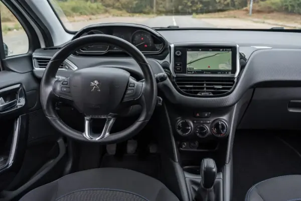 Peugeot 208 1.2 PureTech Signature 30