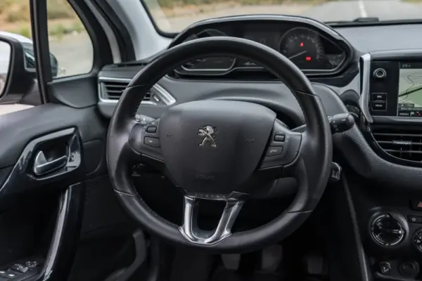 Peugeot 208 1.2 PureTech Signature 32
