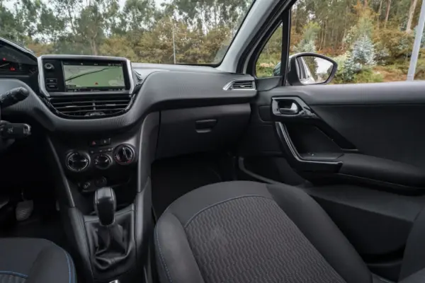 Peugeot 208 1.2 PureTech Signature 41