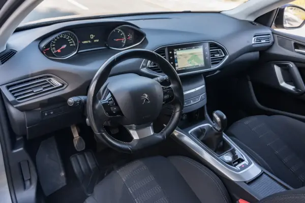 Peugeot 308 1.2 PureTech Allure 25