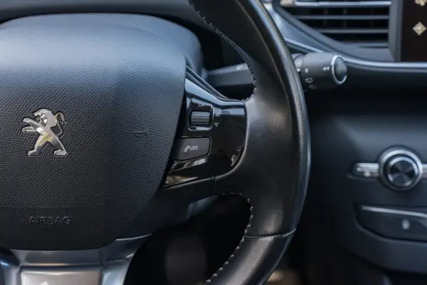 Peugeot 308 1.2 PureTech Allure 36