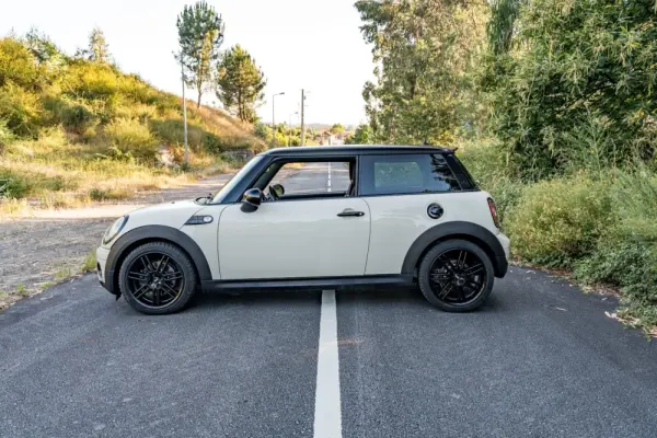 MINI 3 Portas Cooper D 9