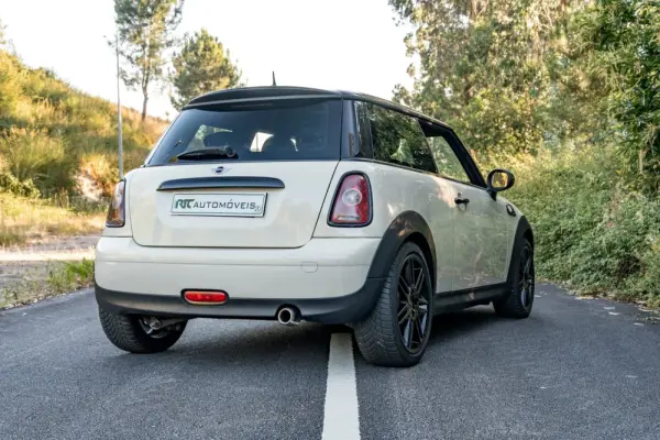 MINI 3 Portas Cooper D 18