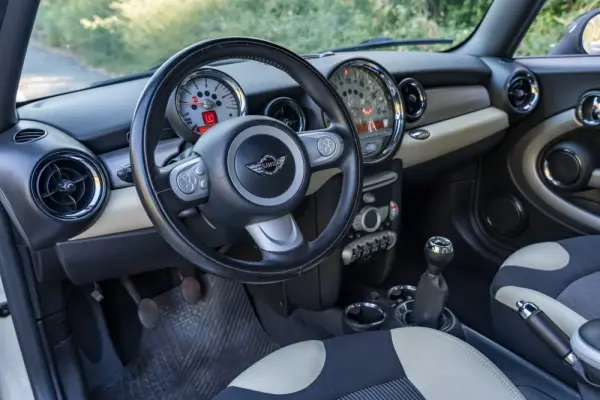 MINI 3 Portas Cooper D 44