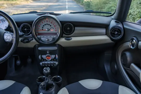 MINI 3 Portas Cooper D 46