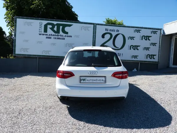 Audi A4 2.0 TDI Business Line Sport 5