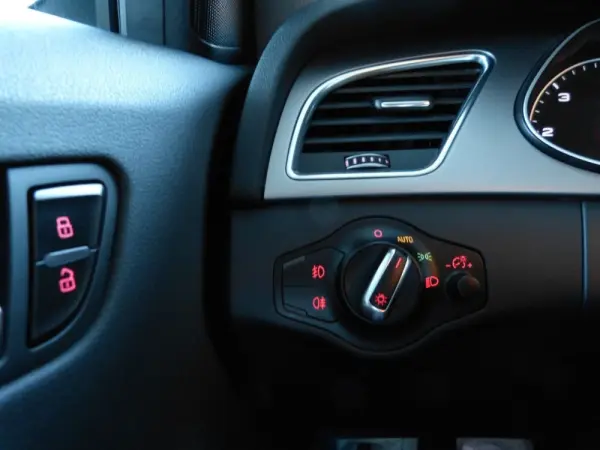 Audi A4 2.0 TDI Business Line Sport 11