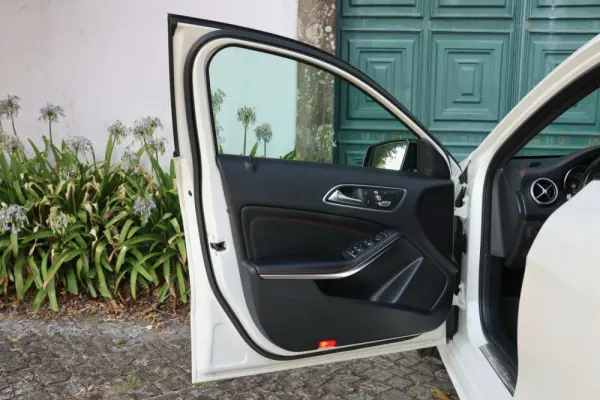 Mercedes-Benz A 180 AMG Line 22