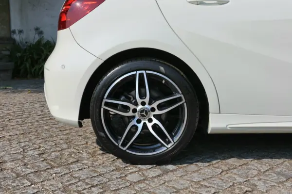 Mercedes-Benz A 180 AMG Line 18