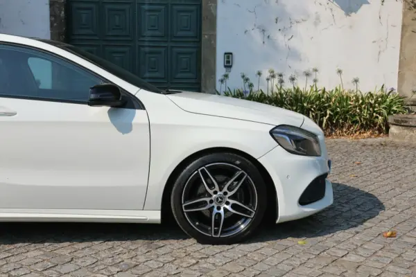 Mercedes-Benz A 180 AMG Line 16