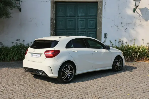 Mercedes-Benz A 180 AMG Line 12