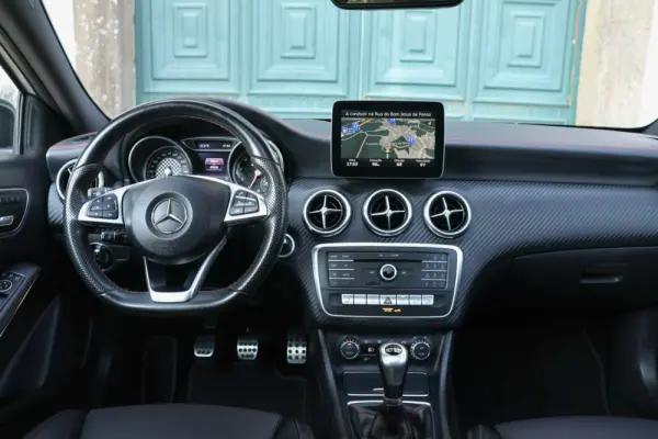 Mercedes-Benz A 180 AMG Line 38
