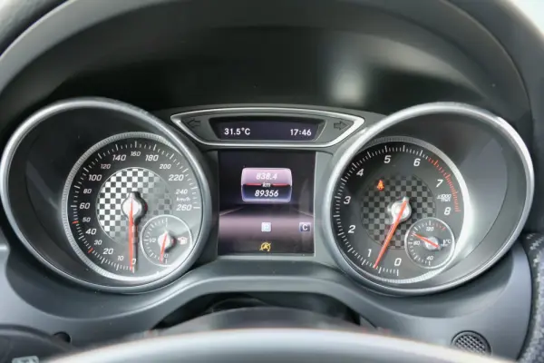 Mercedes-Benz A 180 AMG Line 30