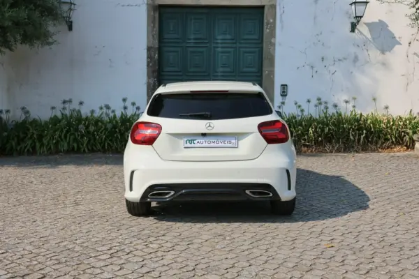 Mercedes-Benz A 180 AMG Line 11