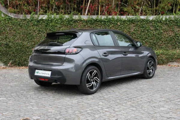 Peugeot 208 1.2 PureTech Allure 8