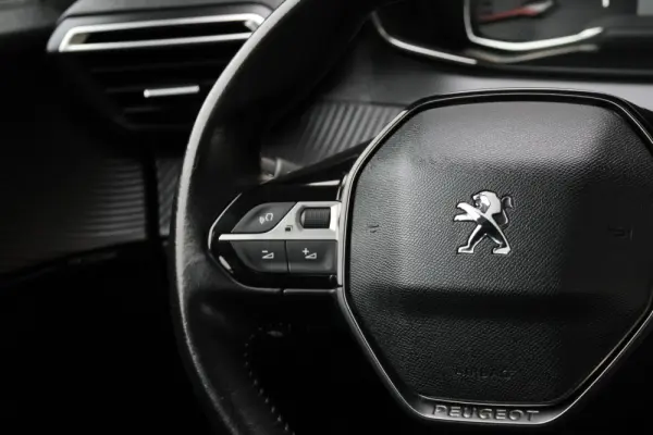 Peugeot 208 1.2 PureTech Allure 21