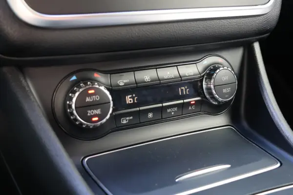 Mercedes-Benz GLA 180 d Urban Aut. 32