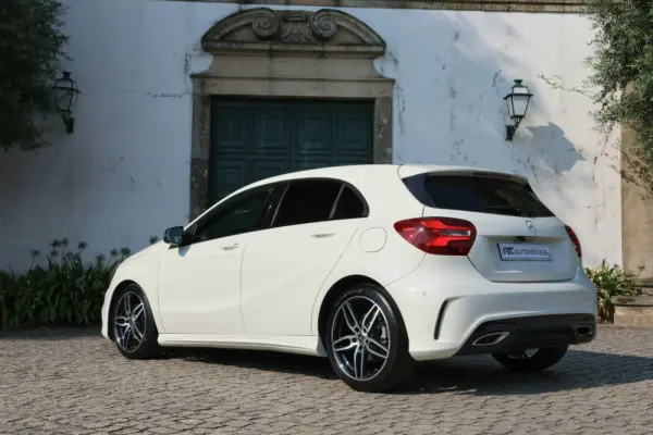 Mercedes-Benz A 180 AMG Line 10