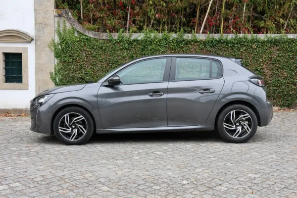 Peugeot 208 1.2 PureTech Allure 5