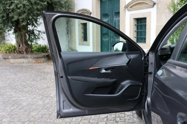 Peugeot 208 1.2 PureTech Allure 16