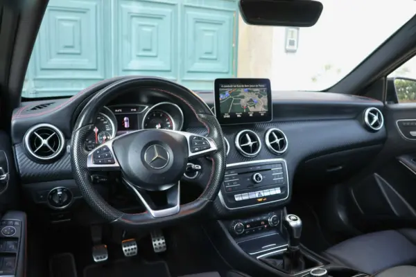 Mercedes-Benz A 180 AMG Line 27