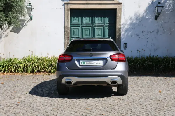 Mercedes-Benz GLA 180 d Urban Aut. 11