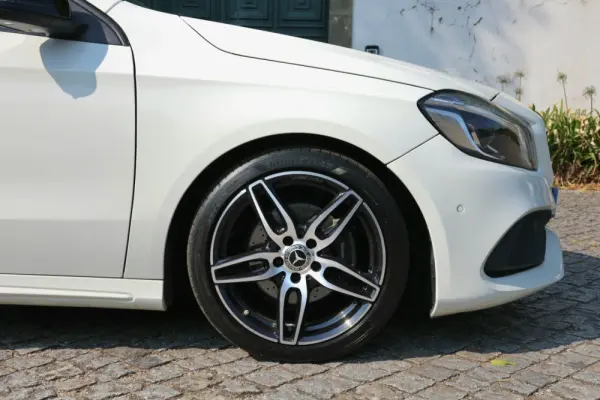 Mercedes-Benz A 180 AMG Line 19