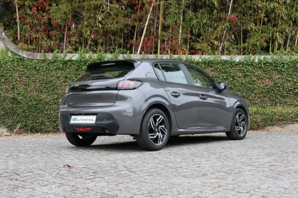 Peugeot 208 1.2 PureTech Allure 9