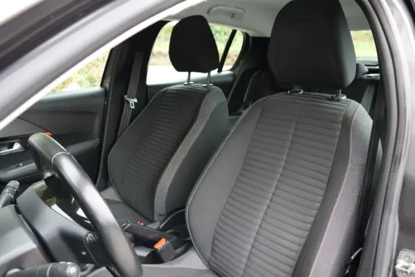 Peugeot 208 1.2 PureTech Allure 17