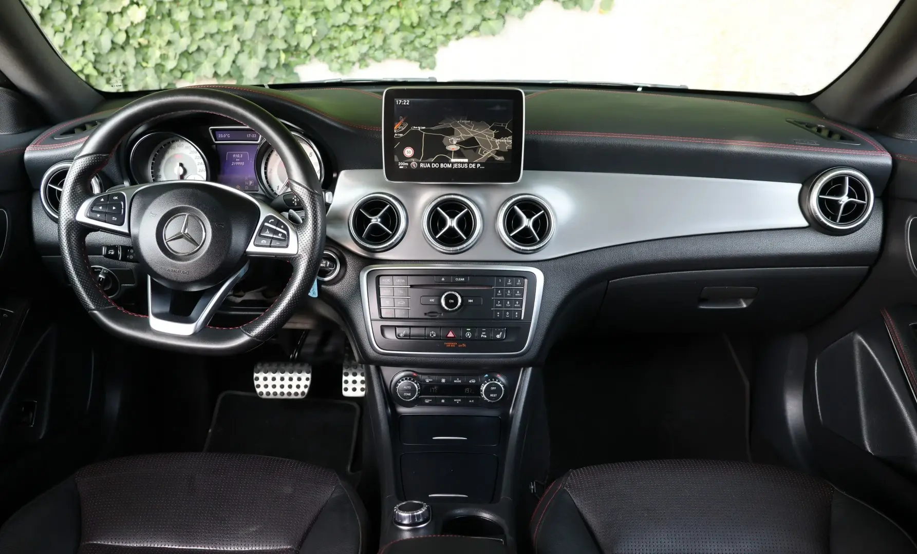 Mercedes-Benz CLA 220 d Shooting Brake AMG Line Aut. 12