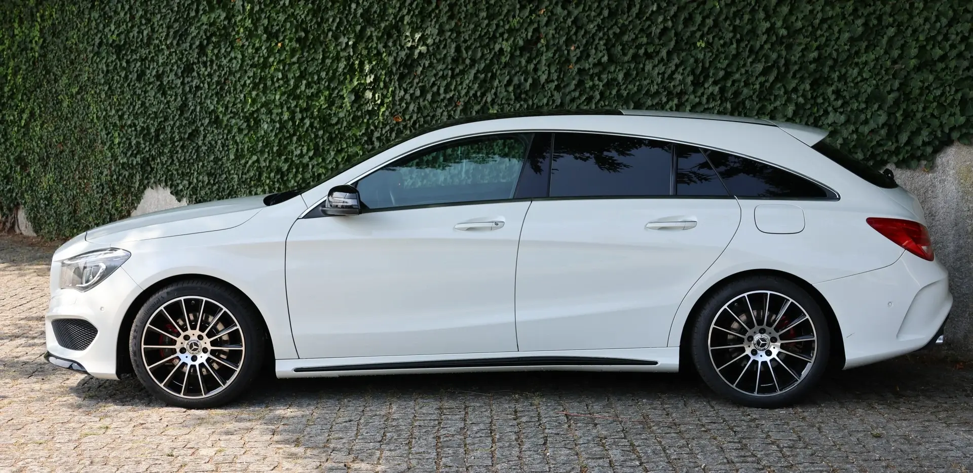 Mercedes-Benz CLA 220 d Shooting Brake AMG Line Aut. 2