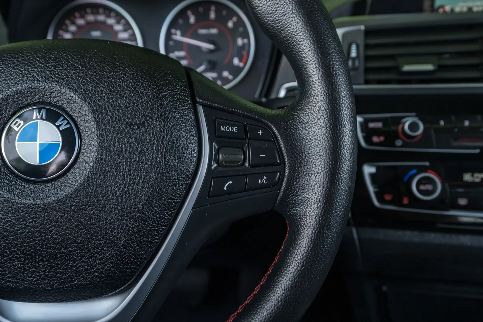 BMW 118 d Line Sport Shadow Auto 27
