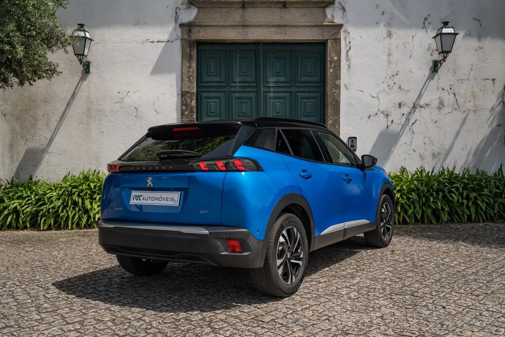 Peugeot e-2008 50 kWh GT 12