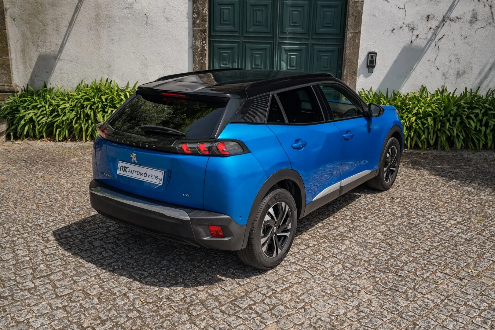 Peugeot e-2008 50 kWh GT 13