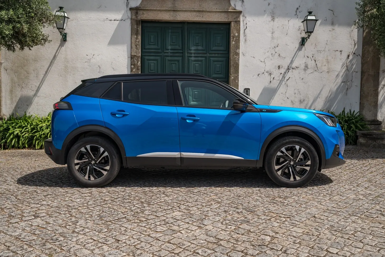 Peugeot e-2008 50 kWh GT 17