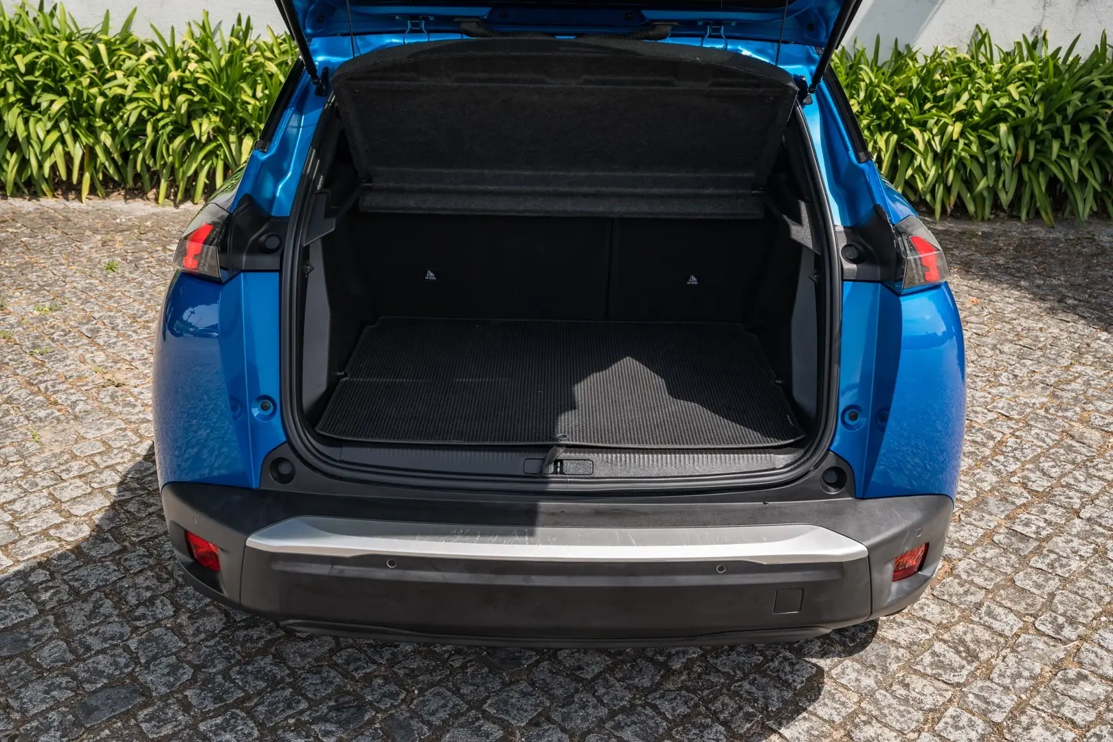 Peugeot e-2008 50 kWh GT 21