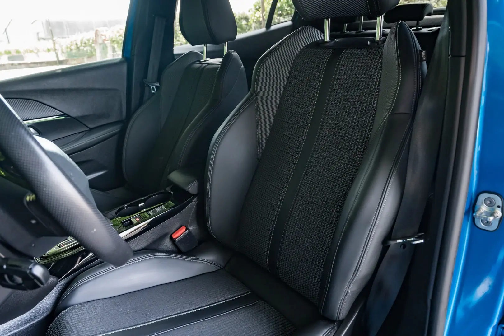 Peugeot e-2008 50 kWh GT 27