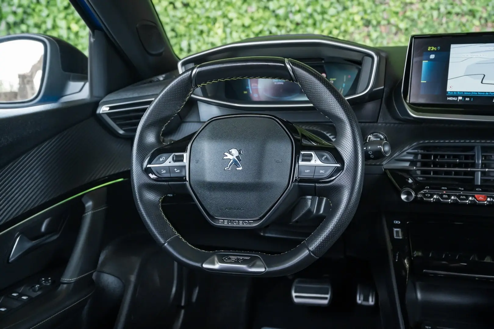 Peugeot e-2008 50 kWh GT 32