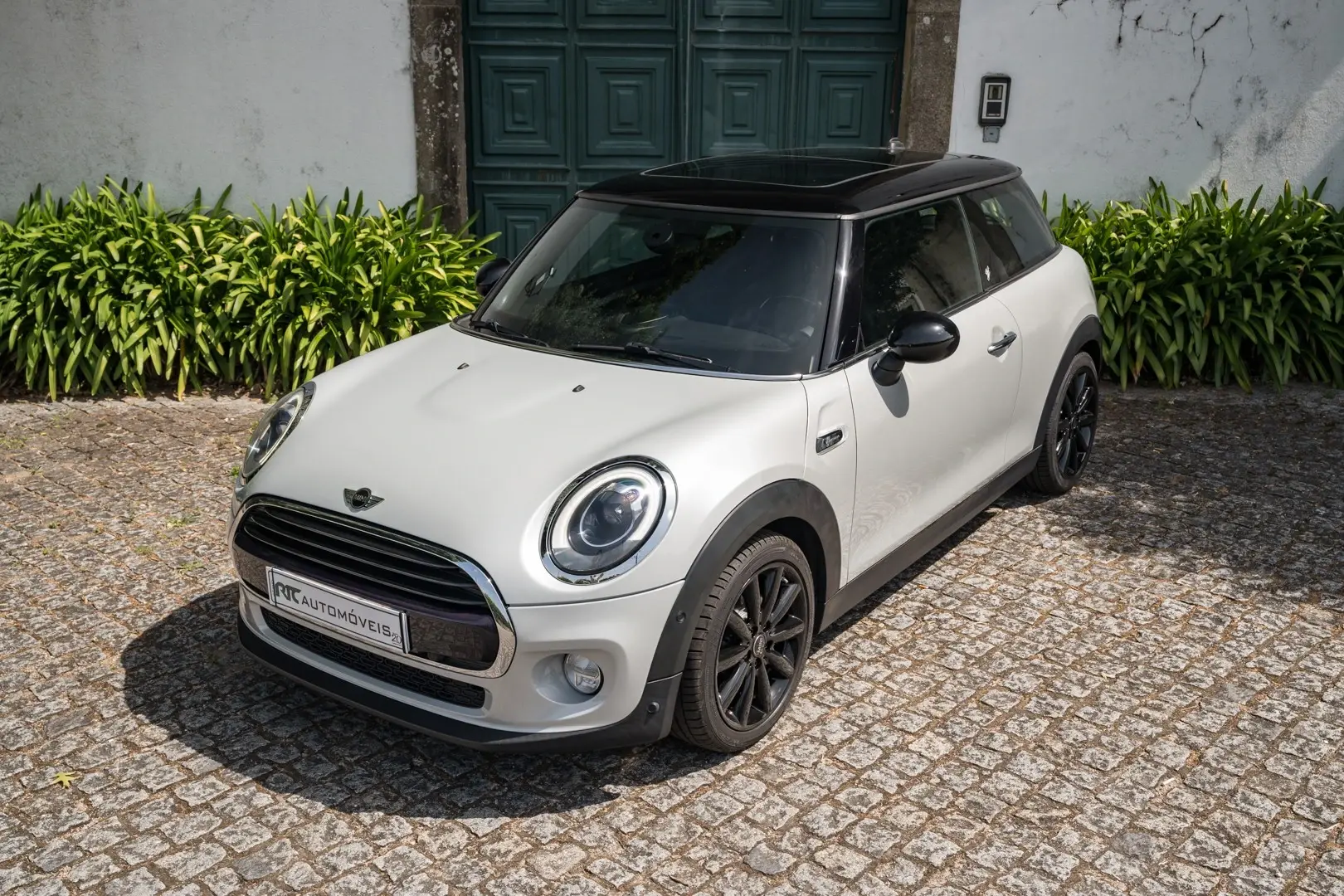 MINI 3 Portas Cooper Auto 2